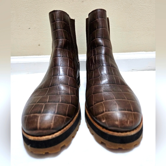 Madewell The Ivy Chelsea Boot in Croc Embossed Leather Size 8 Brown Pre-owned - Picture 3 of 13